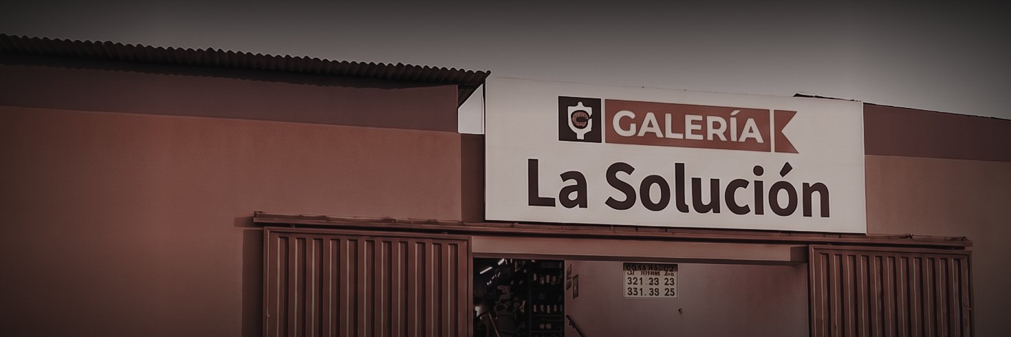 Ingreso a la Galería La Solución en Av. Nicolás Ayllón, Lima, donde está Import S&L Motos